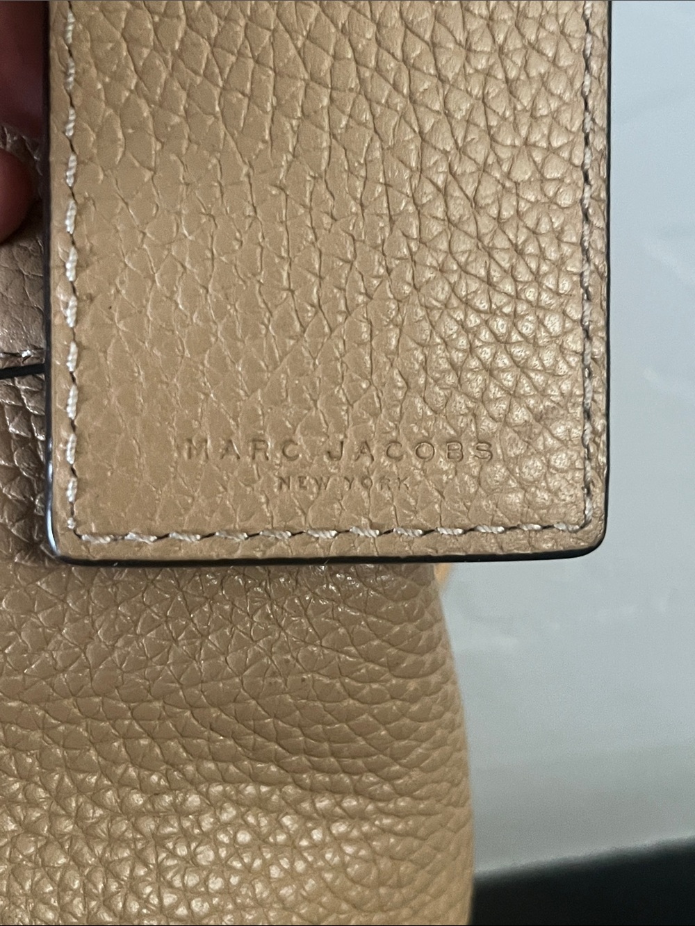 Marc Jacobs Gotham Leather Bucket Crossbody Tan Bag w/Blue and Burgundy Strap - Picture 2 of 9